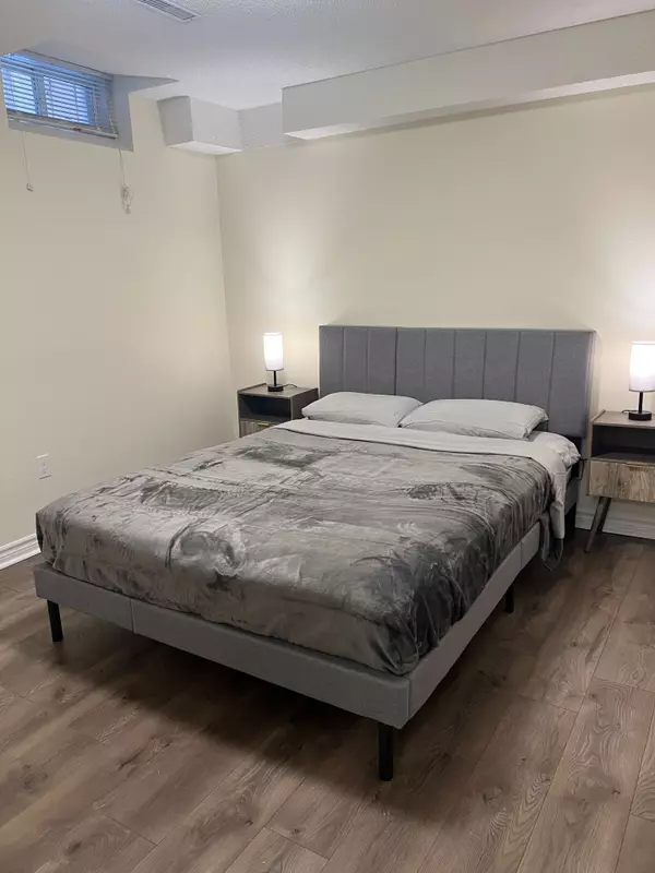 Mississauga, ON L5M 0K7,5484 Freshwater DR #Basement