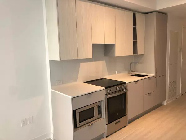 Mississauga, ON L5B 4M6,3883 Quartz RD #210