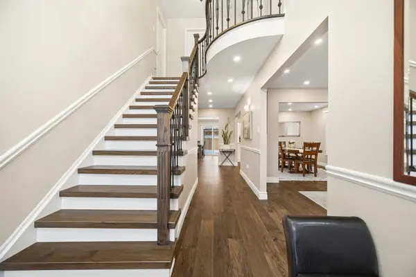 Burlington, ON L7M 4G3,2072 Headon RD