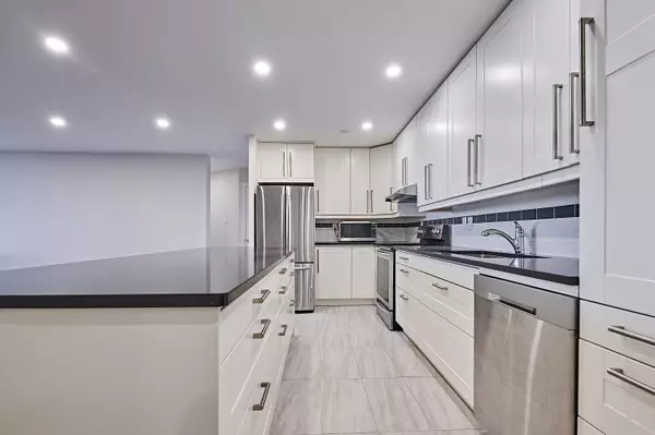 Mississauga, ON L5E 3E2,1535 Lakeshore RD E #1203