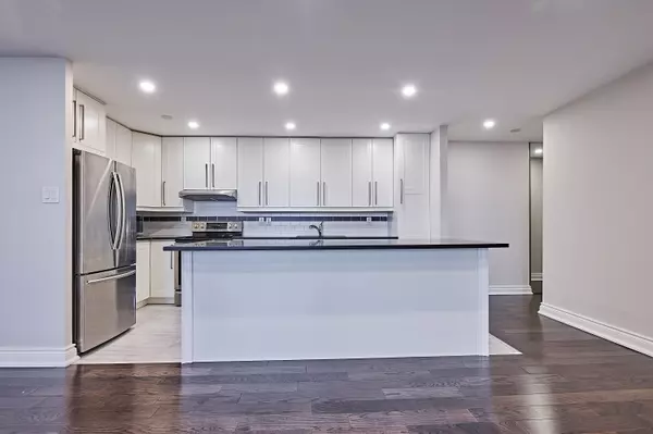 Mississauga, ON L5E 3E2,1535 Lakeshore RD E #1203