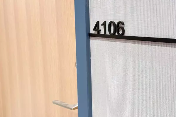 Mississauga, ON L5B 0P6,395 Square One DR #4106