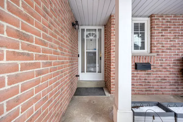 Mississauga, ON L5M 5N7,5305 Glen Erin DR #40B