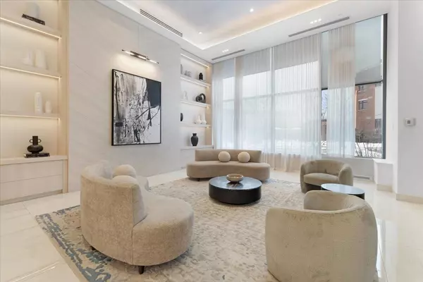 Mississauga, ON L5L 3H9,1063 Douglas McCurdy Common CIR #1202