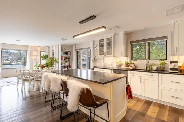 Huntsville, ON P1H 1H2,27 John ST