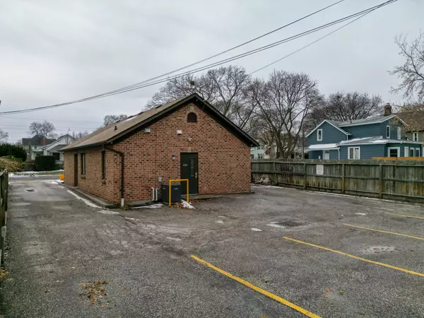 Sarnia, ON N7T 4V8,140 Cameron ST