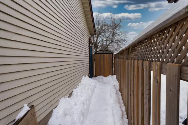 Kingston, ON K7K 6C9,258 KINGSCOURT AVE #2