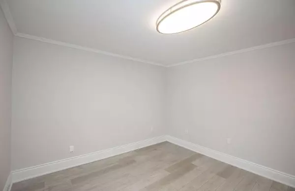 Hamilton, ON L8M 2Z1,22 Prospect ST S #2