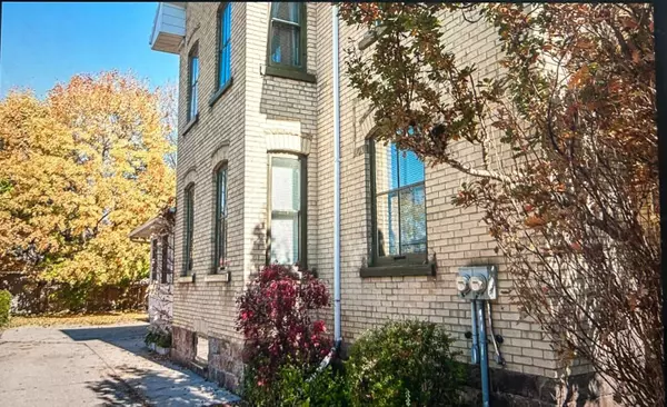 Stratford, ON N5A 3H5,258 Ontario ST