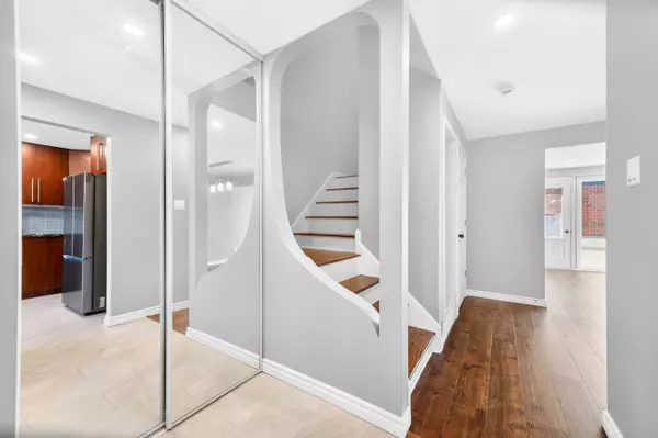 Beacon Hill North - South And Area, ON K1J 8G4,905 Elmsmere RD #B