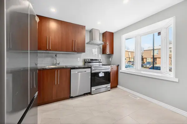 Beacon Hill North - South And Area, ON K1J 8G4,905 Elmsmere RD #B