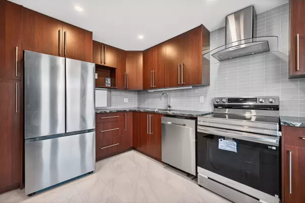 Beacon Hill North - South And Area, ON K1J 8G4,905 Elmsmere RD #B