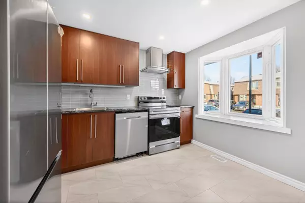 Beacon Hill North - South And Area, ON K1J 8G4,905 Elmsmere RD #B