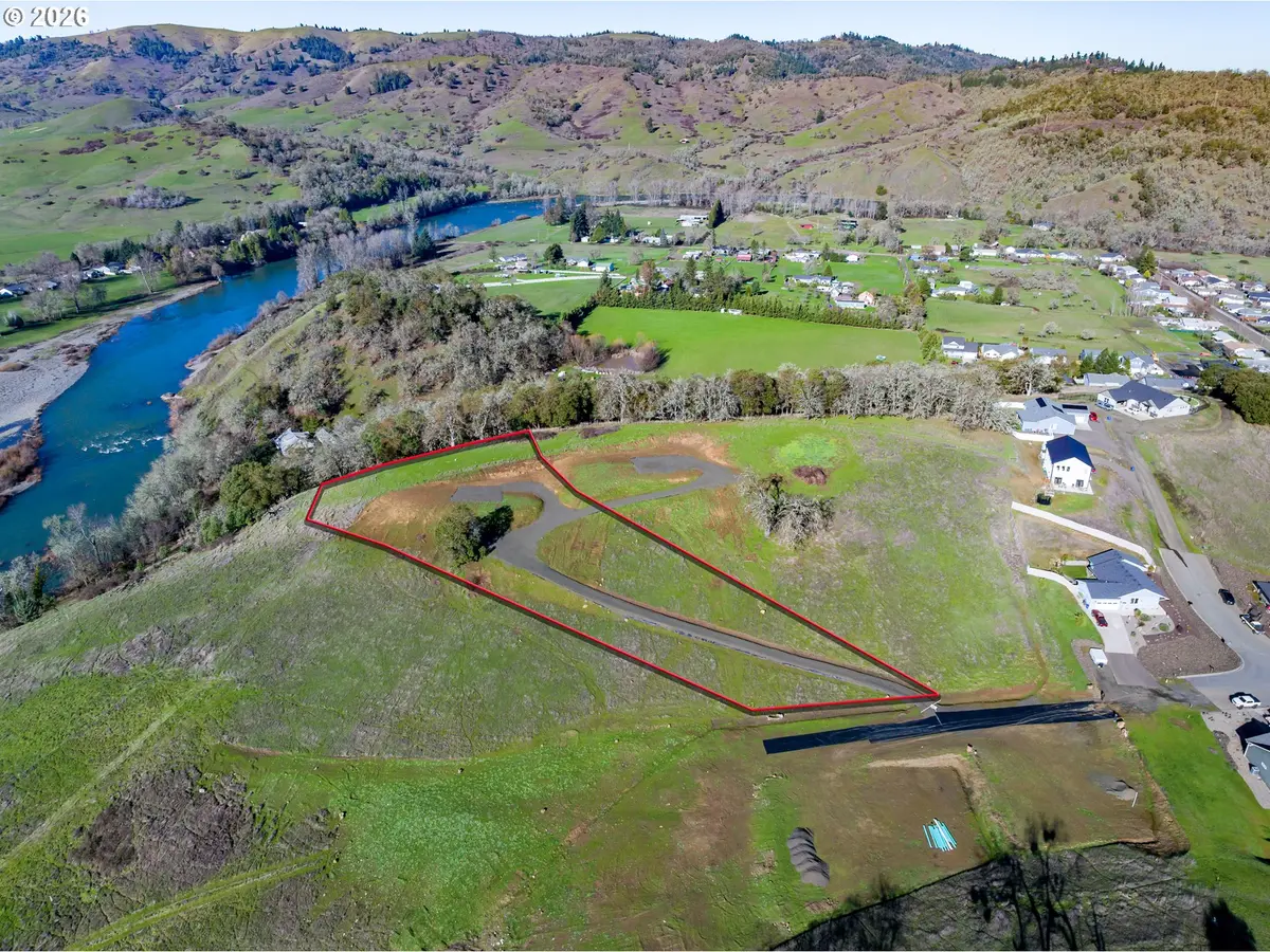 02 Palmdale AVE, Roseburg, OR 97471