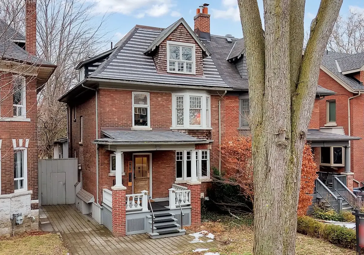 Toronto C01, ON M6G 2P2,499 Palmerston BLVD