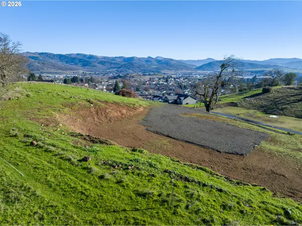 01 Palmdale AVE, Roseburg, OR 97471