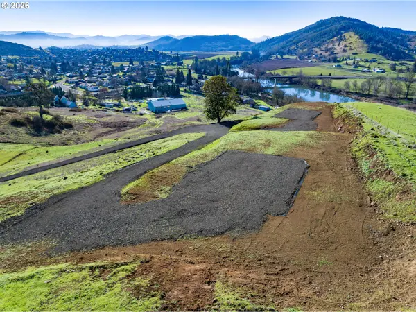 01 Palmdale AVE, Roseburg, OR 97471