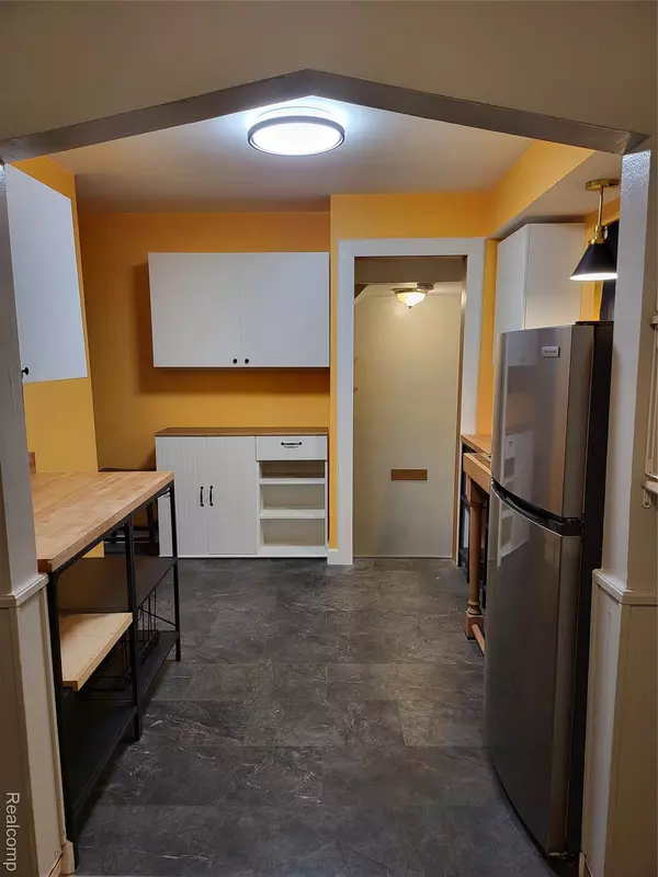 Detroit, MI 48223,15460 Fielding ST