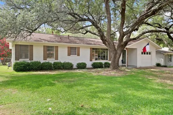 Cleburne, TX 76033,1211 Greenbriar Lane