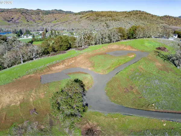 02 Palmdale AVE, Roseburg, OR 97471