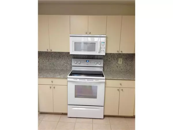 Boca Raton, FL 33433,6542 Via Regina #11