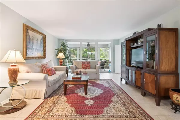 Pompano Beach, FL 33069,3900 Oaks Clubhouse Dr #409