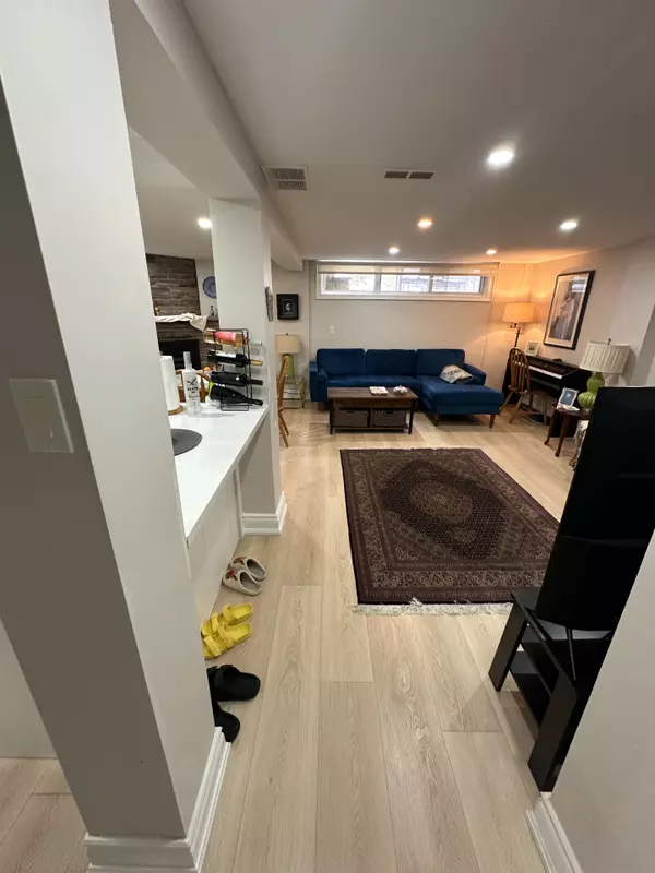 Aurora, ON L4G 1Z5,100 RICHARDSON DR DR