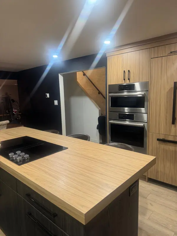 Mississauga, ON L5C 3A7,1051 Cedarglen Gate #51