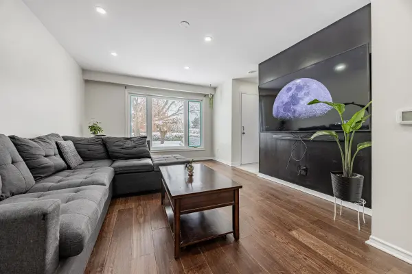 Toronto W05, ON M3J 1C1,4 Frankton CRES