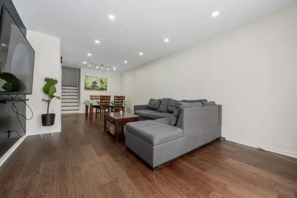 Toronto W05, ON M3J 1C1,4 Frankton CRES