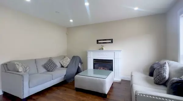 Brampton, ON L6R 1Z4,25 Golden Eagle RD