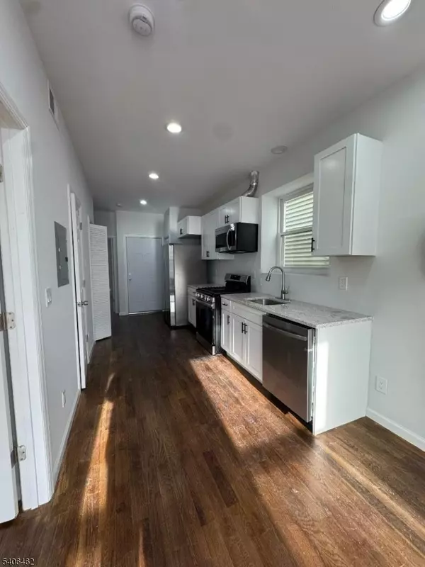 Newark City, NJ 07105,196 Malvern St #1