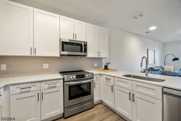 East Brunswick Twp., NJ 08816,377 Summerhill Rd #Dlux