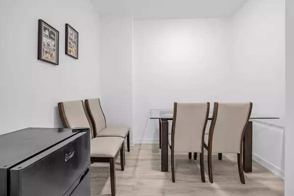 Toronto C14, ON M2M 0C1,7 Golden Lion HTS #N3103