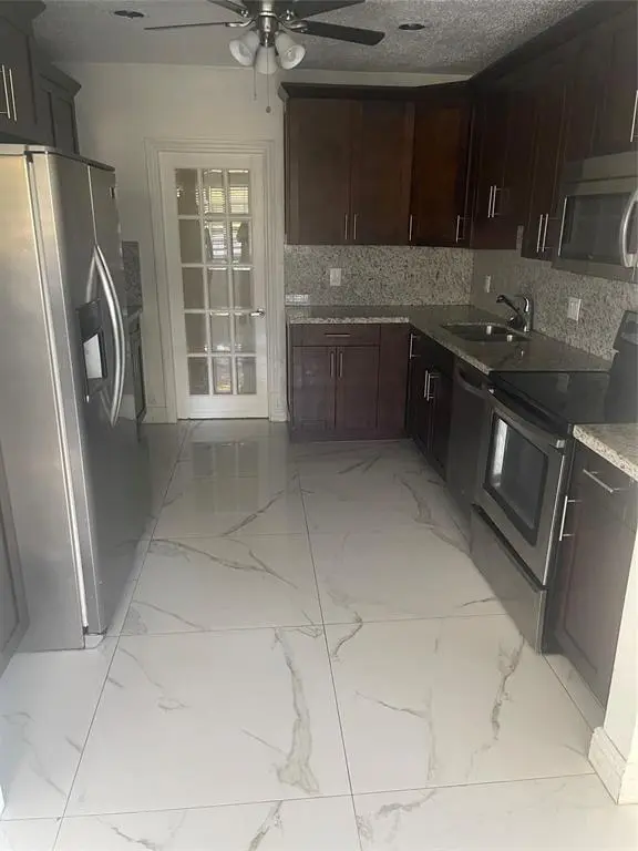 Hollywood, FL 33021,824 N Rainbow Dr