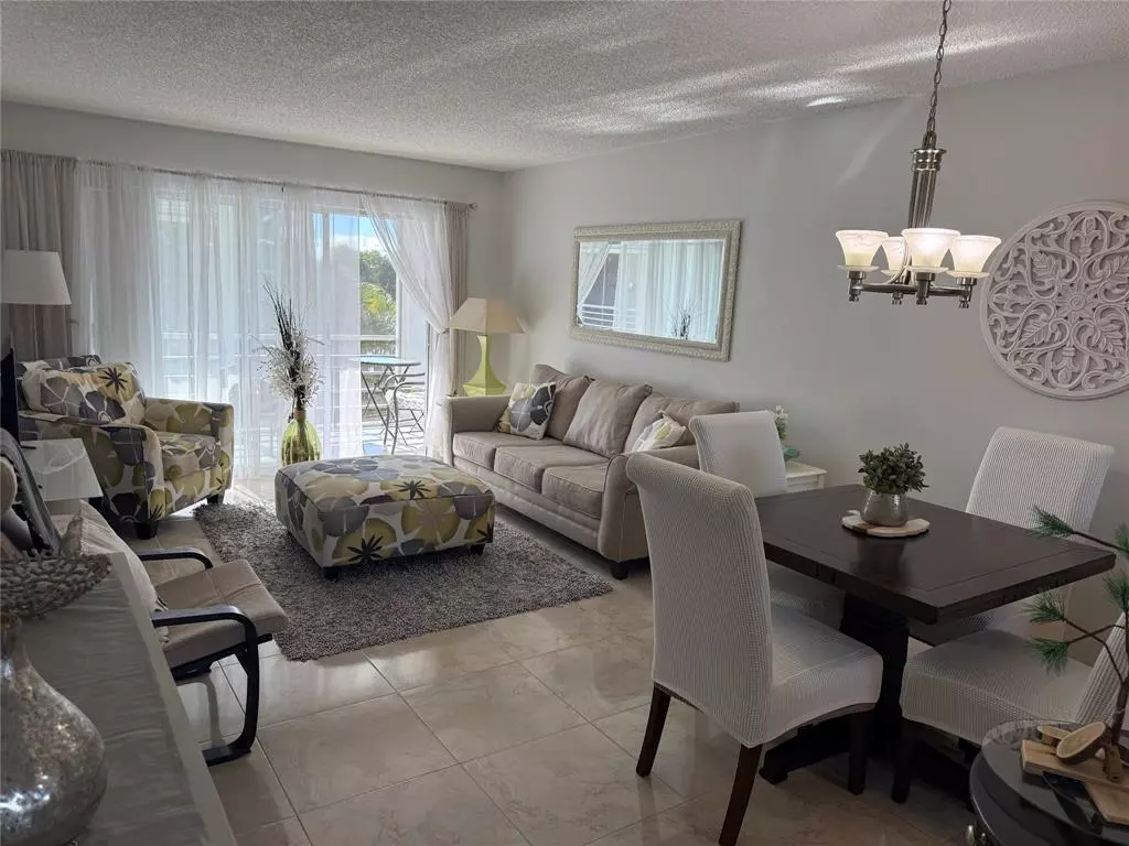 Sunrise, FL 33322,9400 Sunrise Lakes Blvd #307