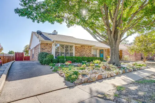 Bedford, TX 76022,2428 Chestnut Way