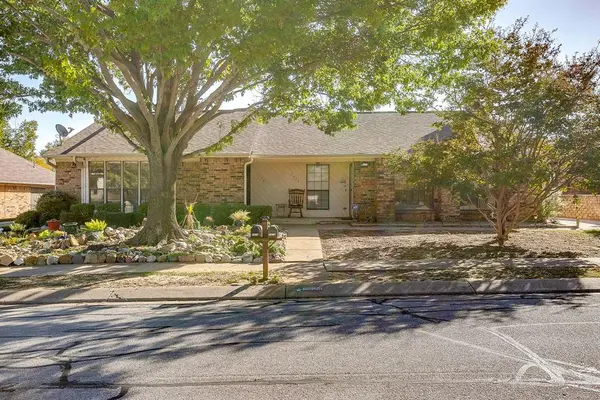 Bedford, TX 76022,2428 Chestnut Way