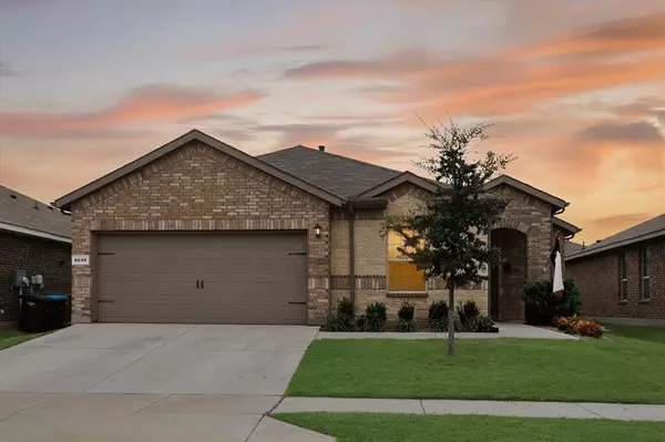 8649 Mirror Lake Drive, Fort Worth, TX 76179
