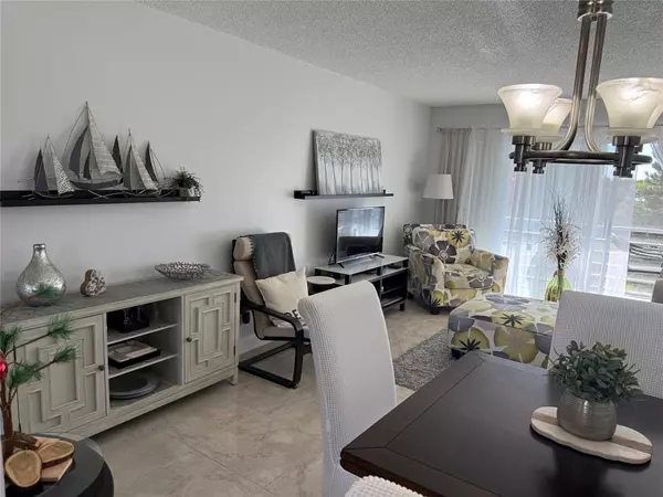 Sunrise, FL 33322,9400 Sunrise Lakes Blvd #307