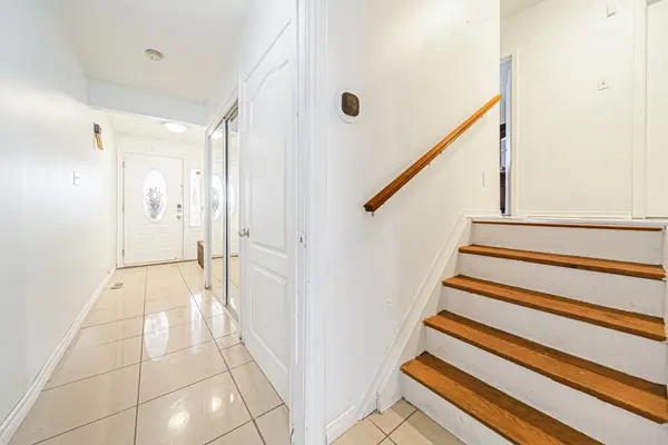 Toronto W05, ON M3N 1R2,61 Bloomington CRES