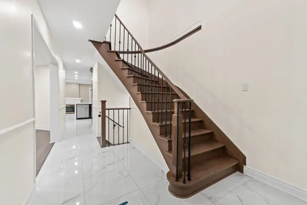 Brampton, ON L6R 1R5,122 Prairie Rose CIR #Upper