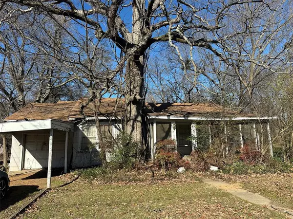 2100 Bonham Street,  Paris,  TX 75460