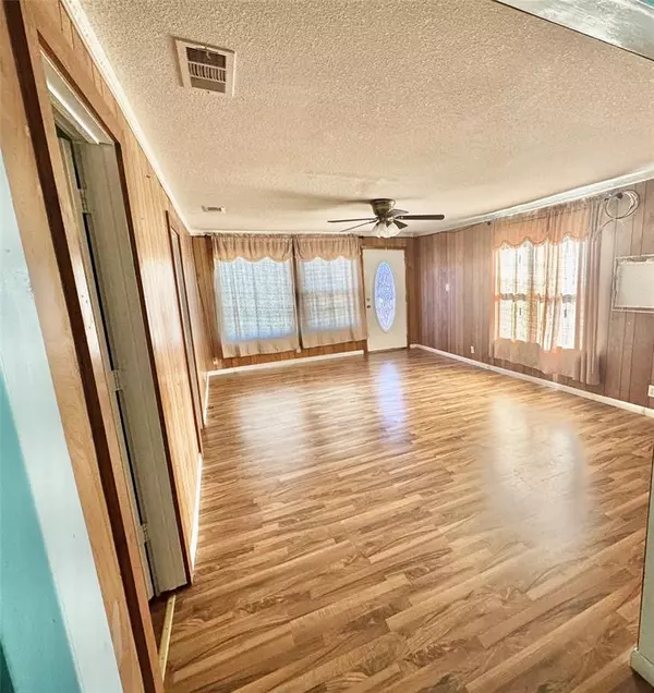 Jacksboro, TX 76458,238 S 8th Street