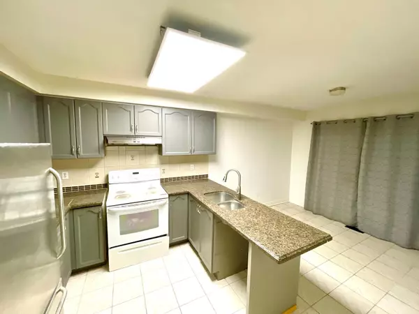 Brampton, ON L6R 1W1,55 Velvet Grass LN #A