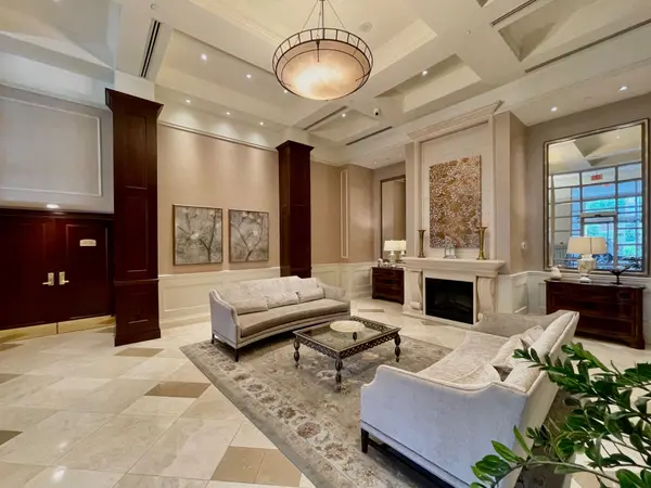 Toronto C12, ON M2P 2H2,38 WILLIAM CARSON CRES #223