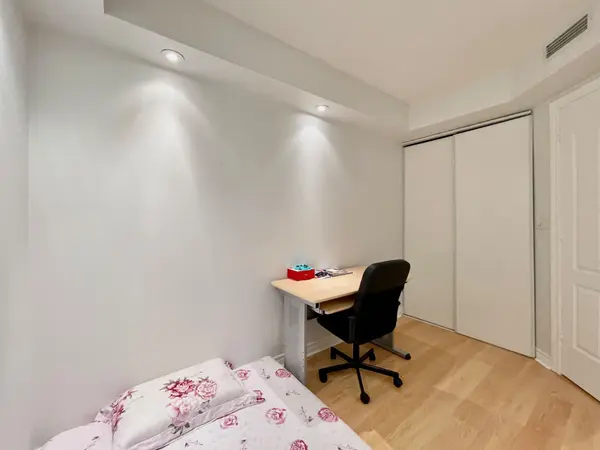 Toronto C12, ON M2P 2H2,38 WILLIAM CARSON CRES #223