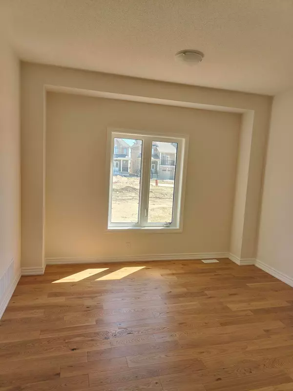 New Tecumseth, ON L9R 0X1,6 Fenn CRES