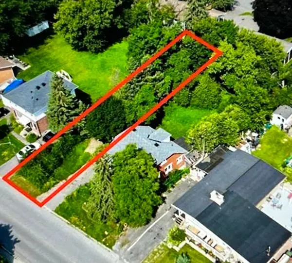 Hunt Club - South Keys And Area, ON K1V 6W1,1333 KITCHENER AVE