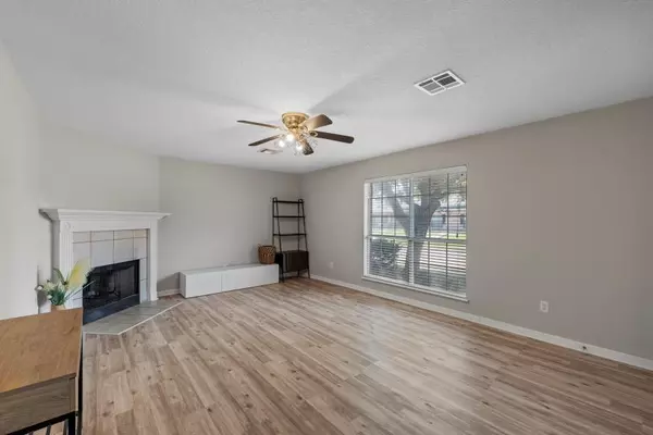 Hewitt, TX 76643,809 CHAMBERS CREEK